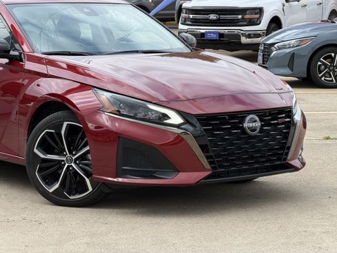 Used 2024 Nissan Altima 2.5 SR AWD/4WD image 2