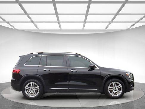 Used 2020 Mercedes-Benz GLB 250 w/ Premium Package image 4