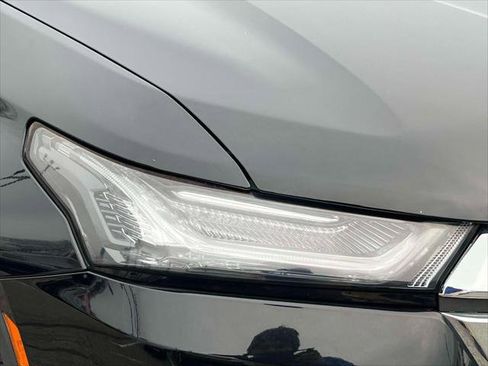 Used 2023 Chevrolet Traverse LT image 8