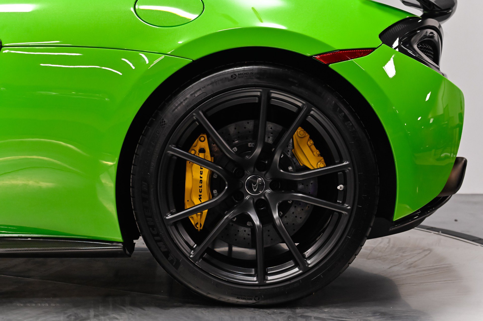 Used 2016 McLaren 570S Coupe RWD image 21