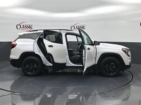 Used 2022 GMC Terrain AT4 w/ Infotainment Package II image 32