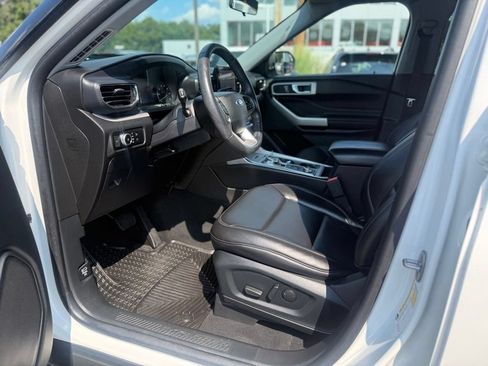 Used 2023 Ford Explorer XLT w/ Equipment Group 202A AWD/4WD image 14