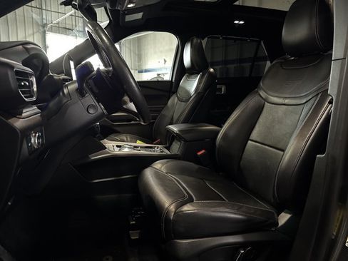 Used 2020 Ford Explorer ST w/ ST Street Pack image 9