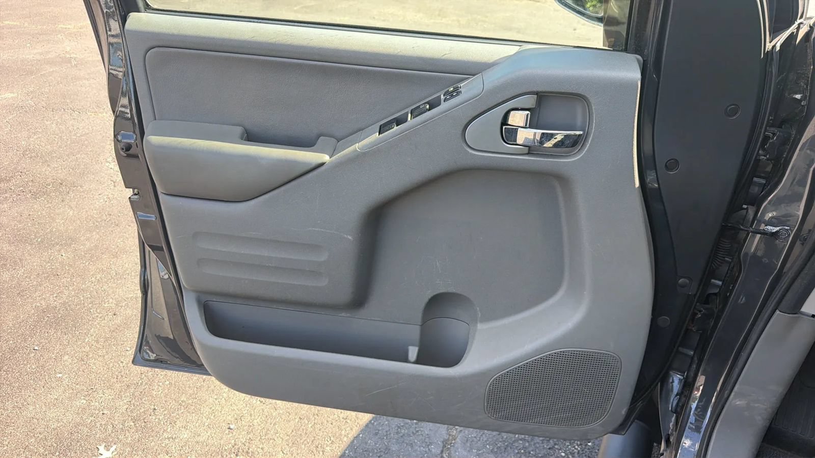 Used 2015 Nissan Frontier SL w/ Moonroof Package AWD/4WD image 21