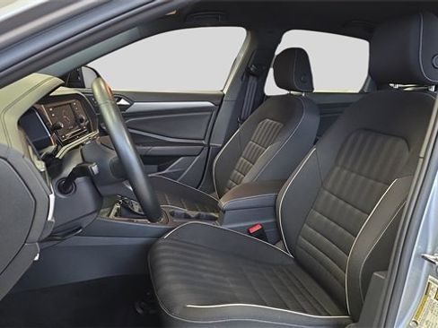 Used 2022 Volkswagen Jetta Sport image 12