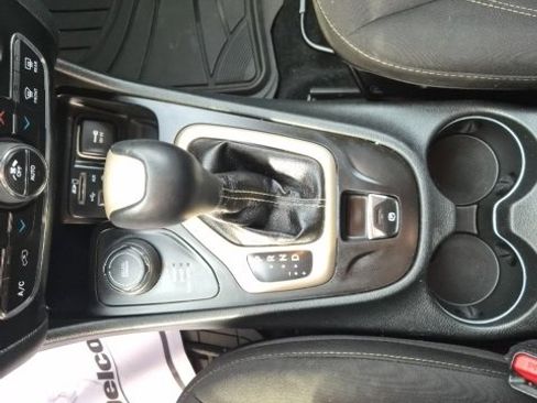 Used 2016 Jeep Cherokee Latitude w/ Comfort & Convenience Group image 24