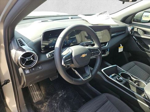 New 2026 Chevrolet Equinox LT image 3