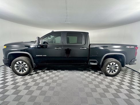 Used 2024 Chevrolet Silverado 2500 Custom w/ Custom Value Package AWD/4WD image 2
