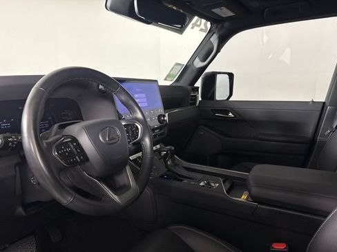 Used 2024 Lexus GX 550 w/ Cold Area Package AWD/4WD image 4