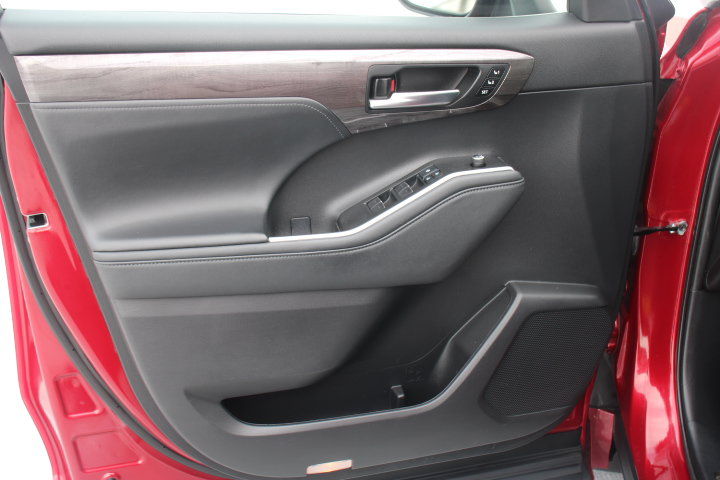 Used 2022 Toyota Highlander Platinum AWD/4WD image 9