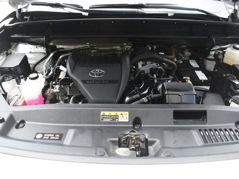 Used 2024 Toyota Highlander Limited AWD/4WD image 31