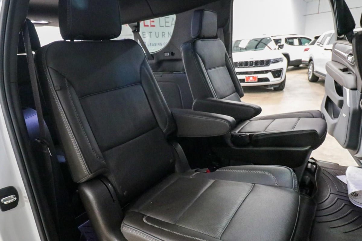 Used 2024 GMC Yukon XL Denali w/ Advanced Technology Package AWD/4WD image 27