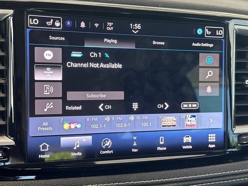 Used 2024 Chrysler Pacifica Limited FWD image 25