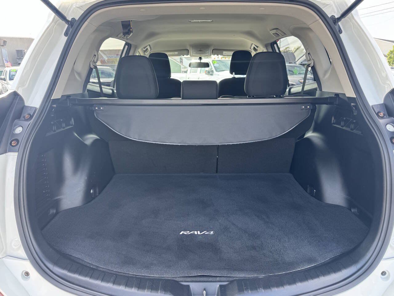 Used 2016 Toyota RAV4 LE AWD/4WD image 29
