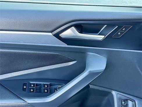 Used 2024 Volkswagen Jetta SE image 17