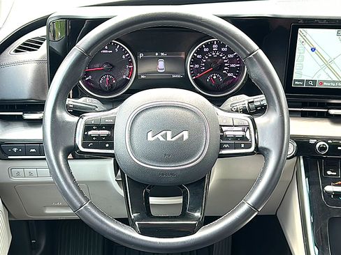 Used 2023 Kia Carnival EX FWD image 28