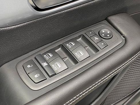 New 2026 Chrysler Pacifica Limited w/ S Appearance Package AWD/4WD image 31