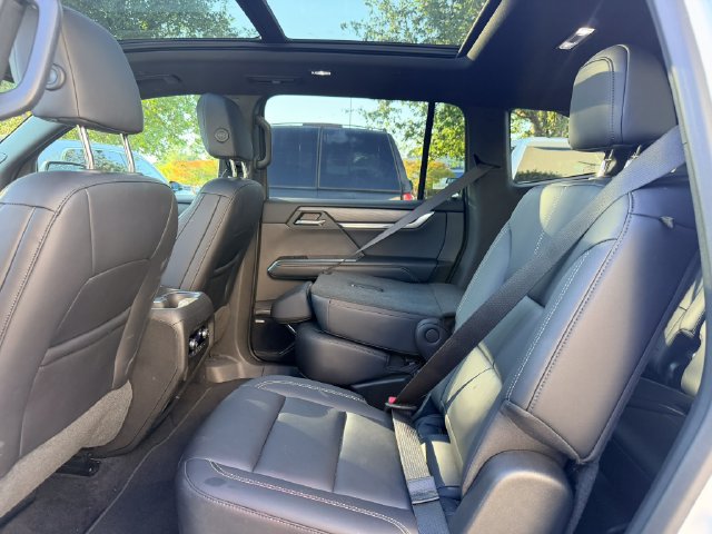 Used 2026 GMC Acadia Elevation w/ Elevation Premium Package FWD image 15