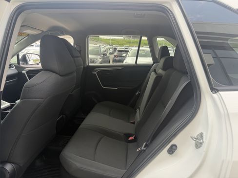 Used 2021 Toyota RAV4 LE AWD/4WD image 28