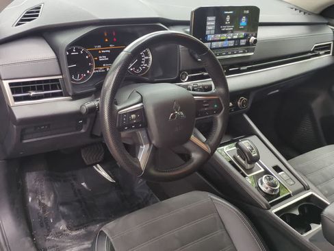Used 2024 Mitsubishi Outlander SE FWD image 10