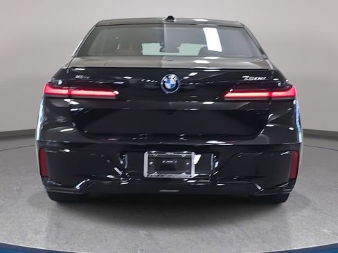 New 2026 BMW 750e xDrive image 6