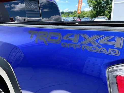 Used 2022 Toyota Tacoma TRD Off-Road w/ TRD Premium Off Road Package AWD/4WD image 23