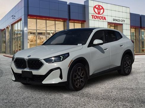 Used 2026 BMW X2 xDrive28i AWD/4WD image 2