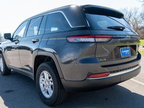 Used 2023 Jeep Grand Cherokee Laredo AWD/4WD image 8