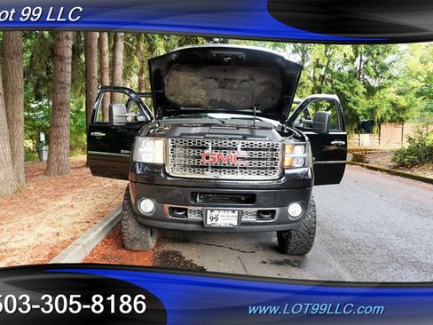Used 2014 GMC Sierra 2500 Denali w/ Suspension Package, Off-Road AWD/4WD image 30