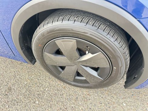 Used 2025 Toyota Prius LE image 30