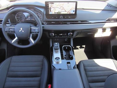 New 2026 Mitsubishi Outlander SE FWD image 16