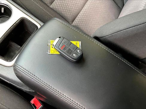 Used 2021 Jeep Grand Cherokee Laredo AWD/4WD image 20