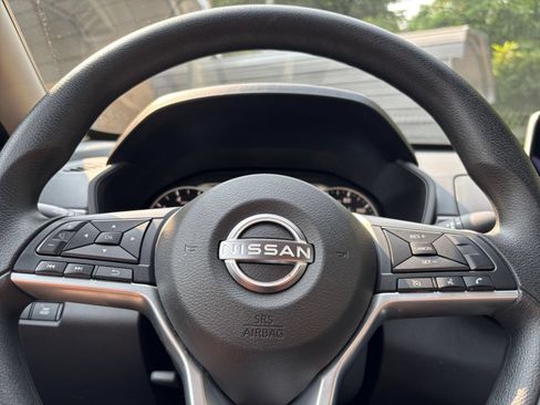 Used 2025 Nissan Altima 2.5 SV FWD image 28