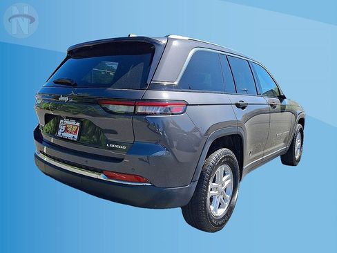 Used 2024 Jeep Grand Cherokee Laredo w/ Luxury Tech Group I AWD/4WD image 12
