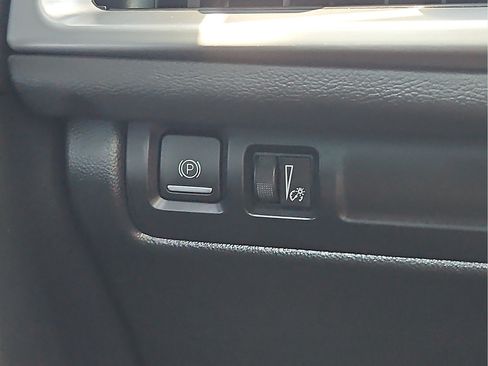 Used 2025 Cadillac XT4 Premium Luxury w/ Technology Package FWD image 15