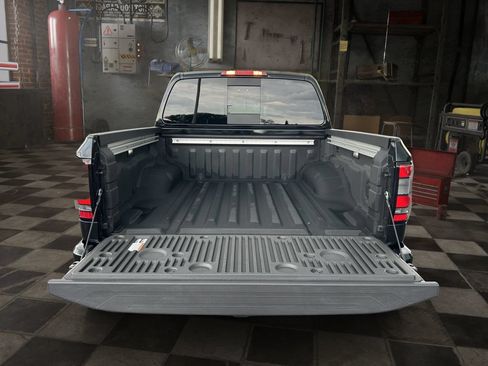 Used 2025 Nissan Frontier SV w/ SV Convenience Package RWD image 26