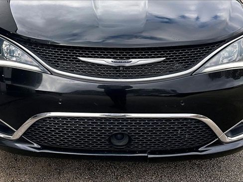 Used 2019 Chrysler Pacifica Limited w/ Tire & Wheel Group image 29