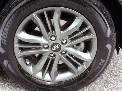 Used 2015 Hyundai Tucson SE AWD/4WD image 16
