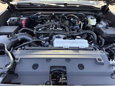Used 2025 Toyota Tacoma SR5 AWD/4WD image 31