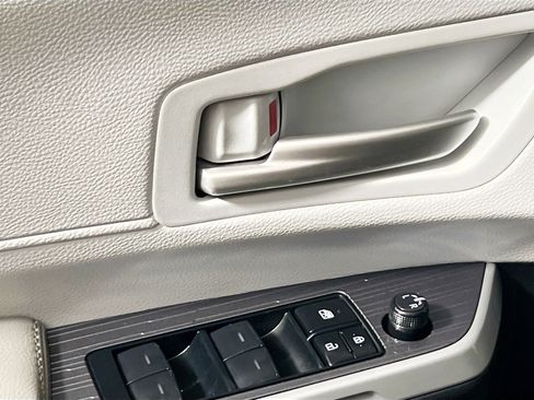 Used 2025 Toyota Sienna XLE image 16