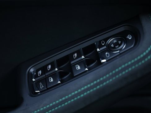 New 2026 Porsche Macan GTS image 23