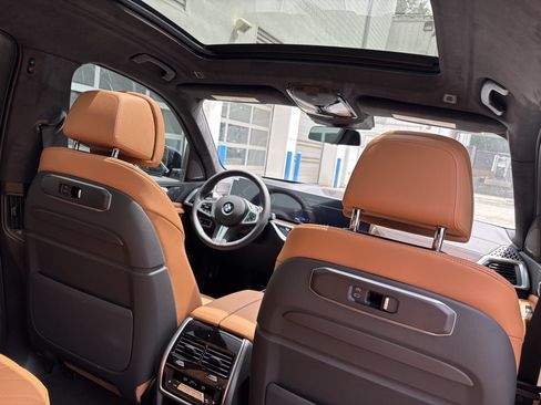 Used 2027 BMW X7 xDrive40i w/ M Sport Package AWD/4WD image 27