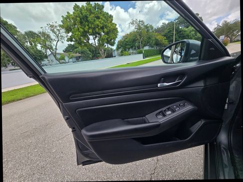 Used 2021 Nissan Altima 2.5 S w/ Driver Assist Package FWD image 30