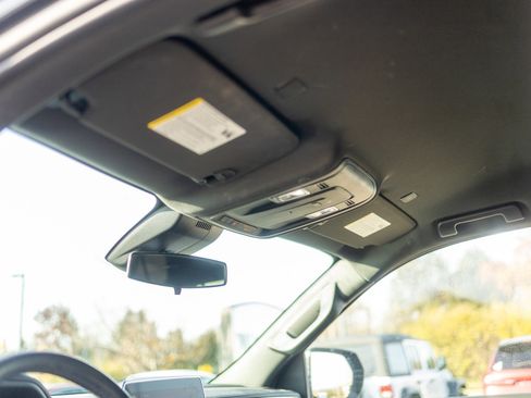 Used 2023 GMC Yukon XL SLE image 30