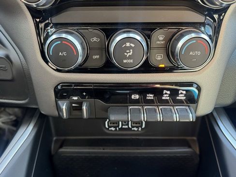 Used 2024 RAM 2500 Big Horn w/ Sport Appearance Package image 19