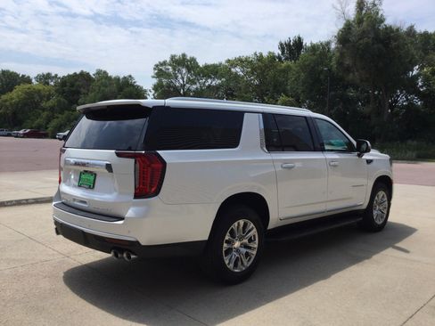 Used 2023 GMC Yukon XL Denali w/ LPO, Floor Liner Package AWD/4WD image 5