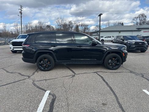 Used 2025 Jeep Grand Cherokee L Limited w/ Luxury Tech Group II AWD/4WD image 3