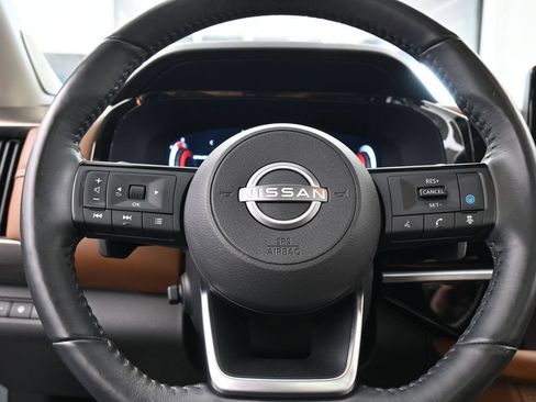 Used 2024 Nissan Pathfinder Platinum AWD/4WD image 17