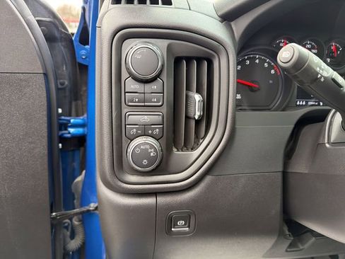 Used 2024 Chevrolet Silverado 1500 Custom Trail Boss w/ Dark Appearance Package AWD/4WD image 19
