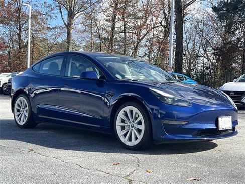 Used 2022 Tesla Model 3 Standard Range image 2